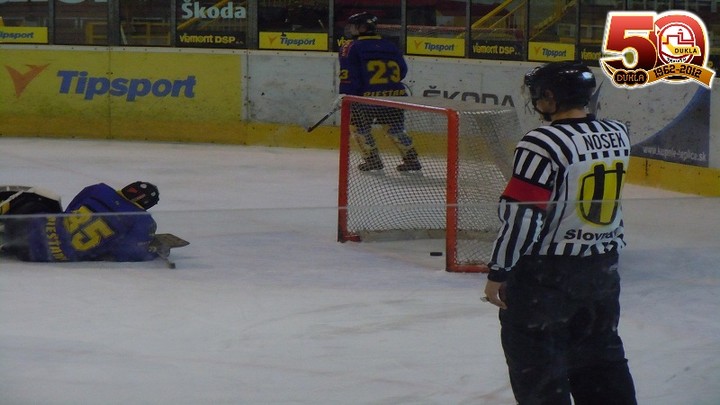 Mladší aj starší žiaci pred nadstavbou s víťazstvami